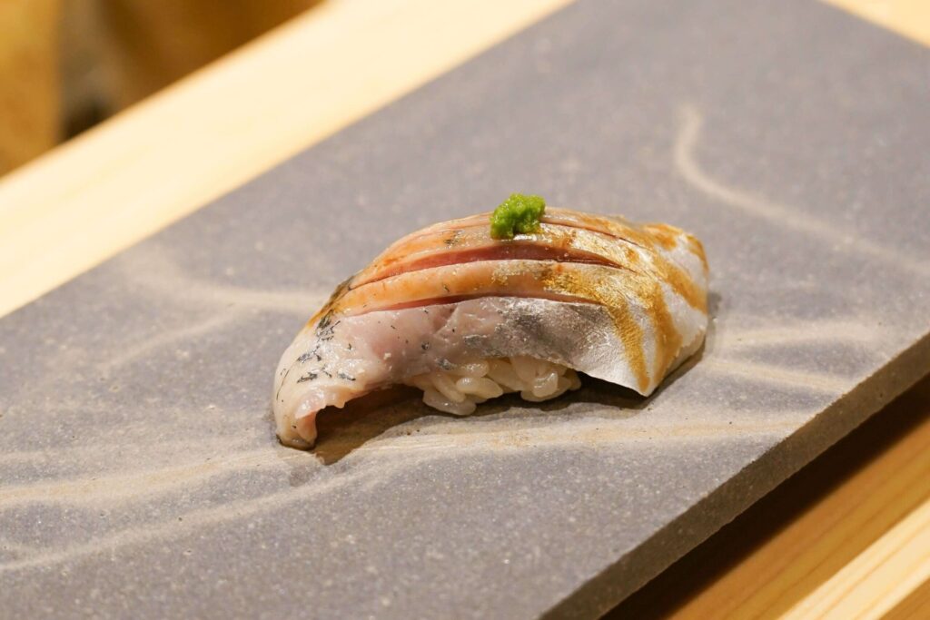 1. Sushi Iwai - 35 ร้านอาหารญี่ปุ่นย่านพร้อมพงษ์ (Phromphong) รวมร้านอร่อยสไตล์ญี่ปุ่น