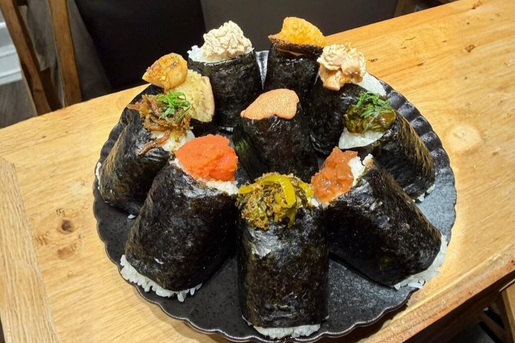 Kitaro musubi Siracha คิทาโร่ มุซูบิ ศรีราชา อาหารญี่ปุ่น ซูชิ อิซากายะ