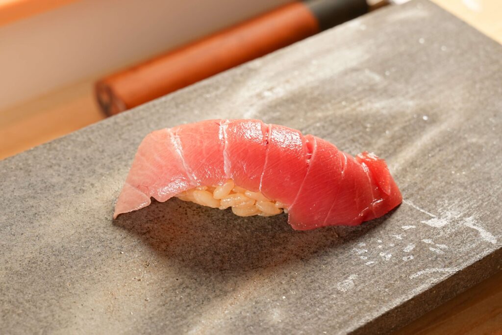 2. Sushi Iwai - 20 ร้านซูชิ (Sushi) ย่านพร้อมพงษ์ อร่อยพรีเมียม เดินทางง่าย
