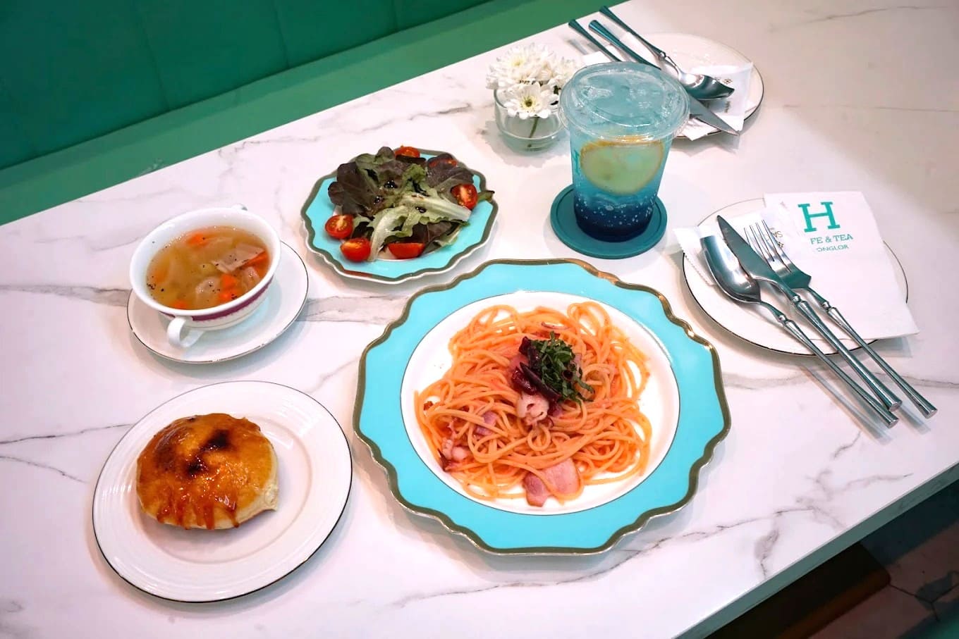 H CAFE & TEA Thonglor ทองหล่อ คาเฟ่ ขนมญี่ปุ่น ของหวาน