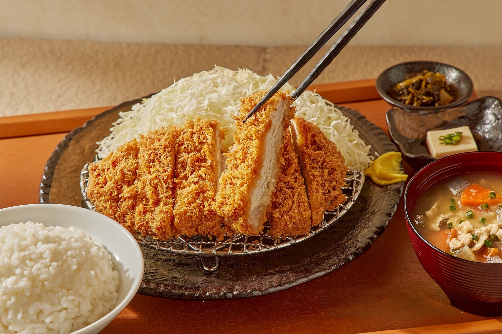 KATSUYA คัตสึยะ