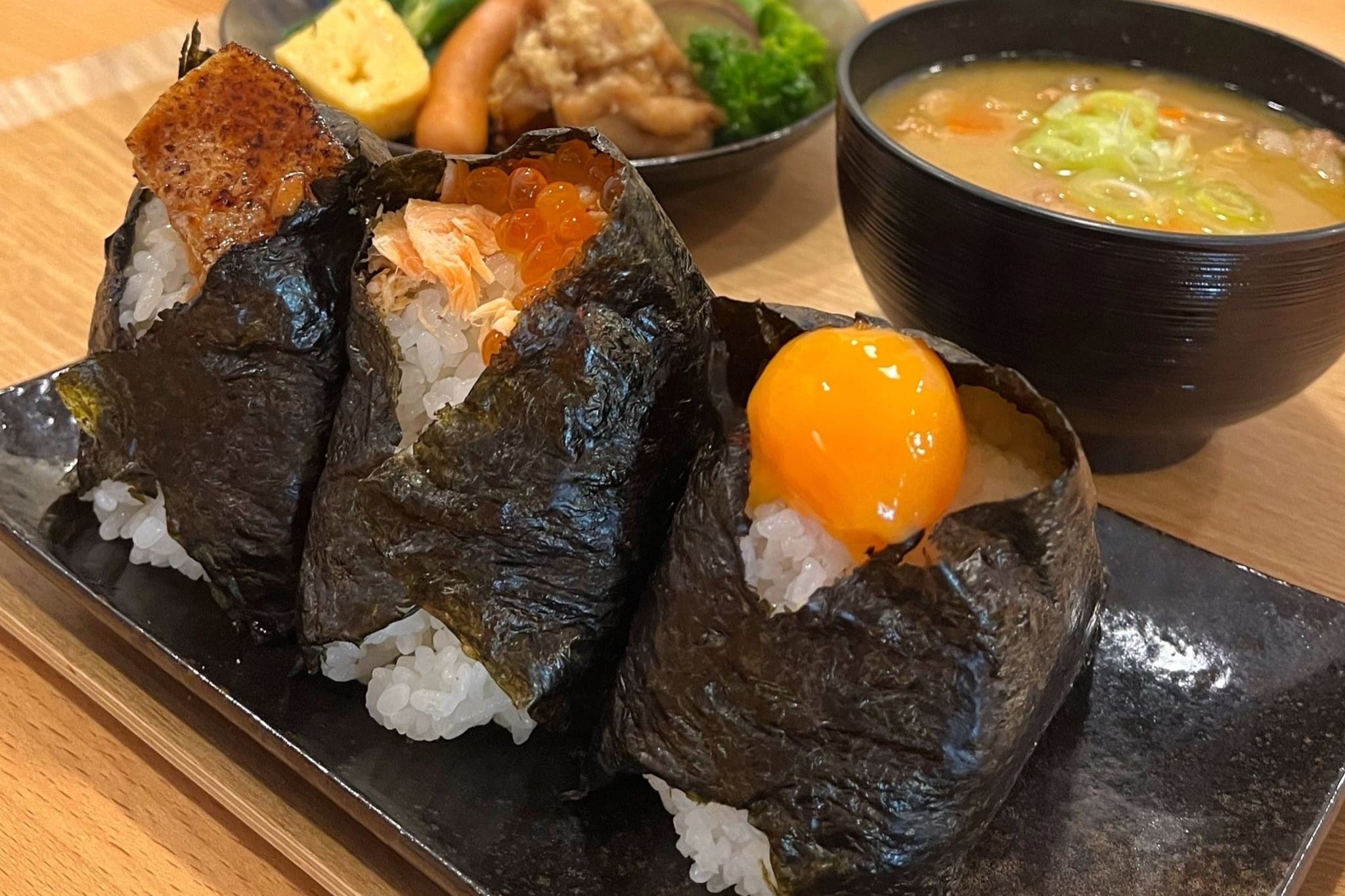 kome kome โคเมะ โคเมะ ข้าวปั้น โอนิกิริ onigiri พร้อมพงษ์