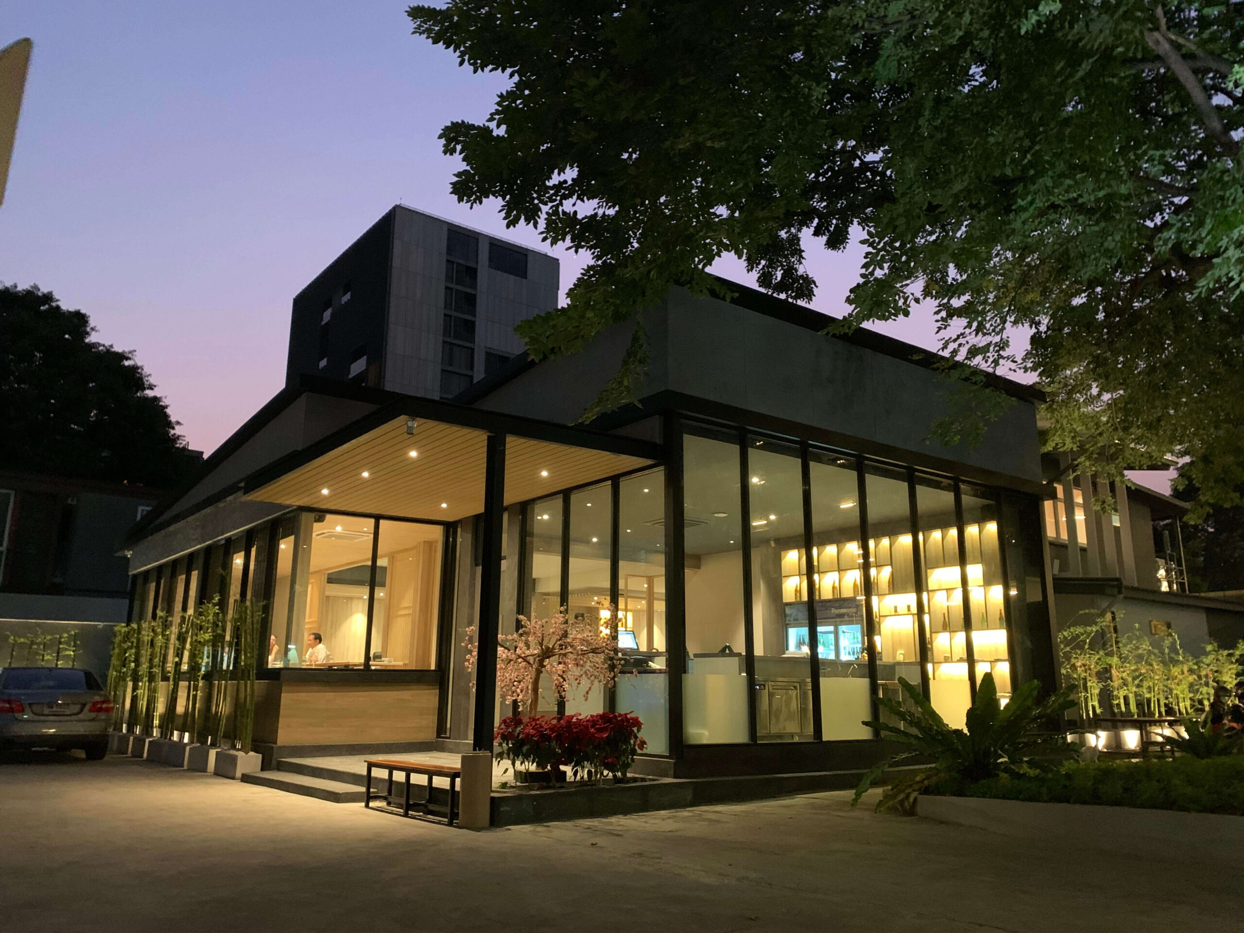 Hokkaido Sushi Izakaya EZOYA พร้อมพงษ์ phromphong