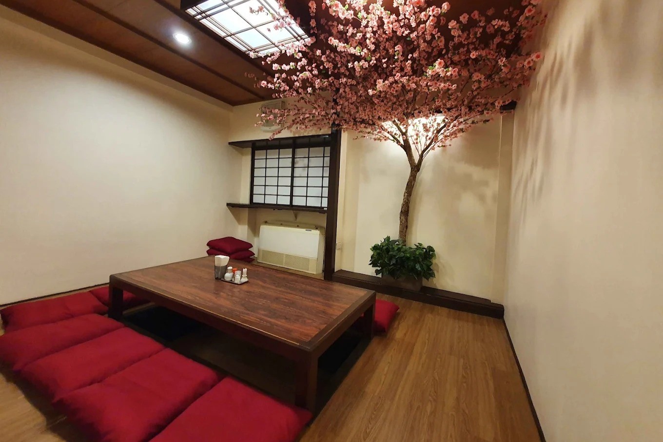 Izakaya Naihua อิซากายะ นายหัว สีม ธนิยะ อาหารญี่ปุ่น japanese restaurant