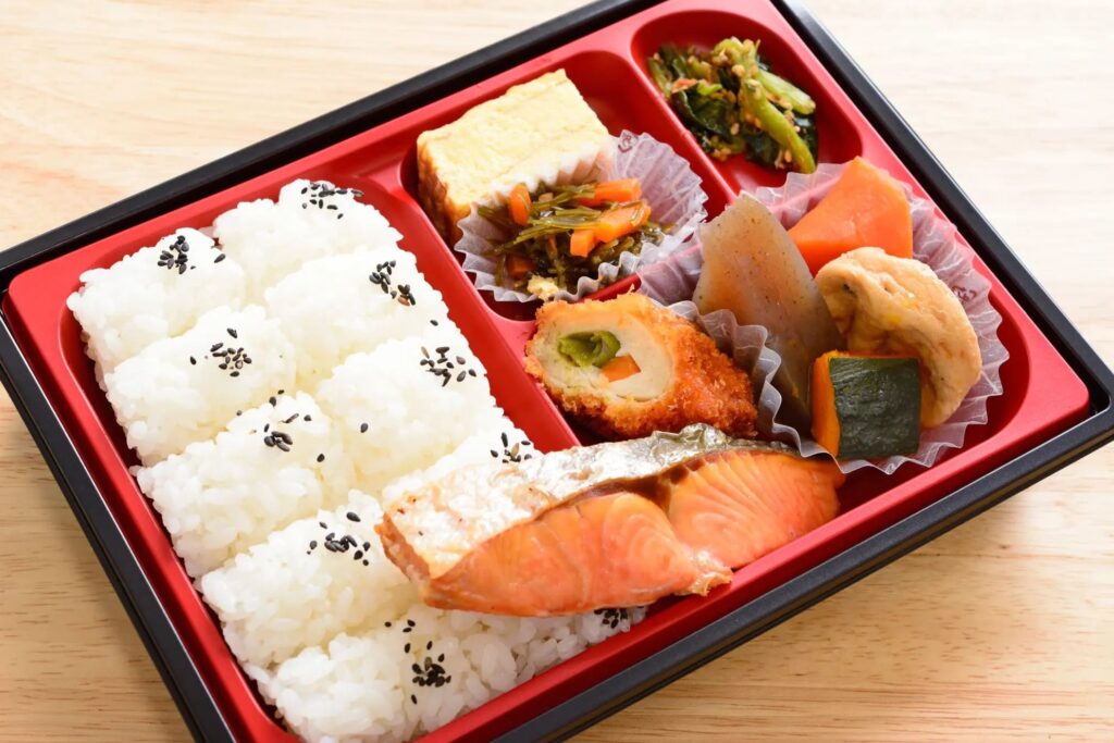 มาคุโนอุจิเบนโตะ (Makunouchi Bento)