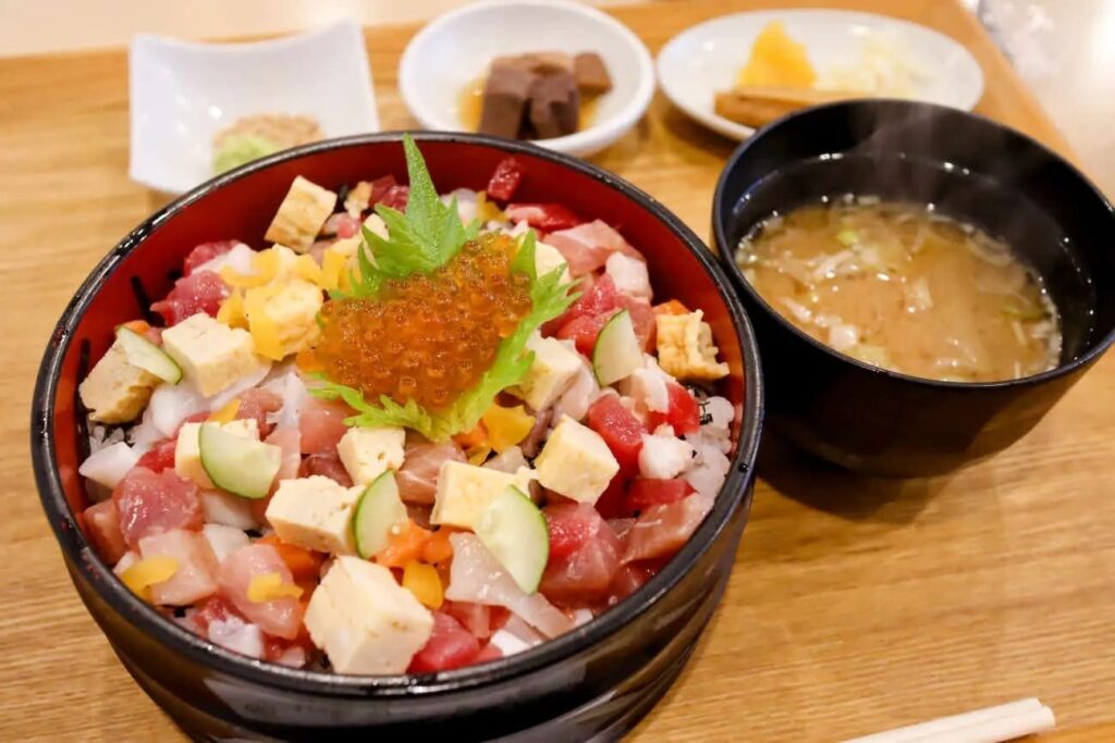 จิราชิซูชิ (Chirashi Sushi)