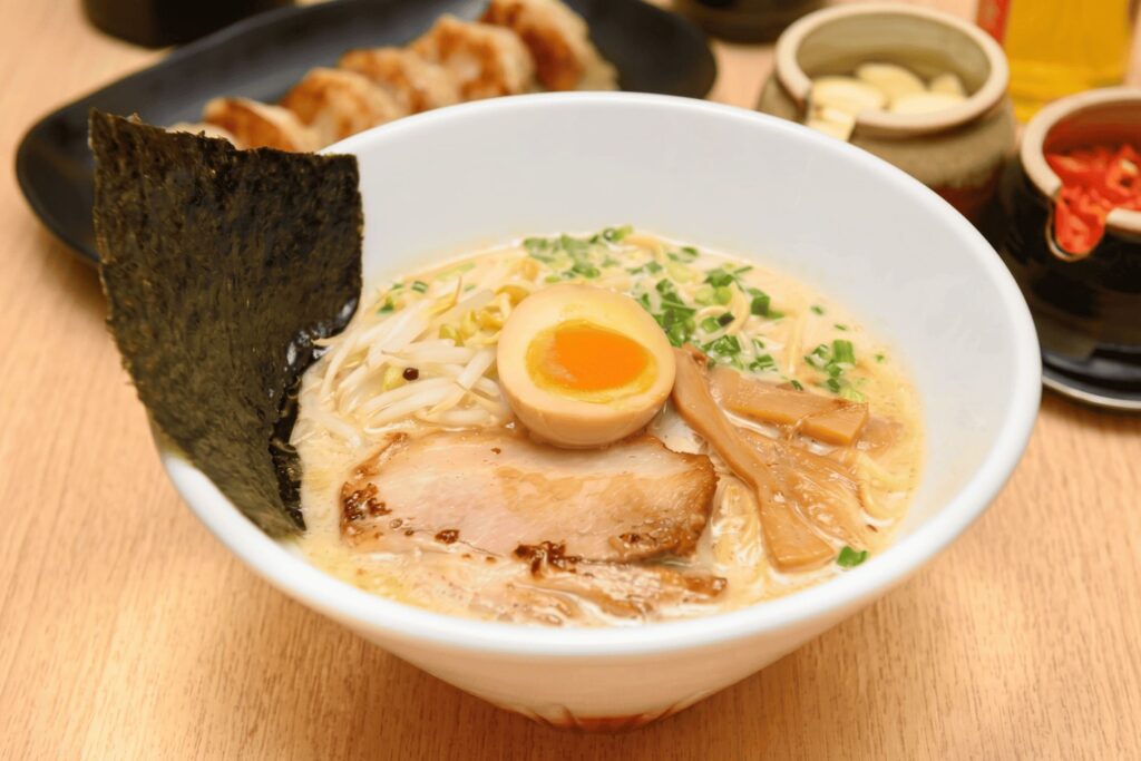 10. Tonkotsu Kazan Ramen - 15 ร้านราเมง (Ramen) ต้นตำรับญี่ปุ่น ที่มาเปิดสาขาในไทย