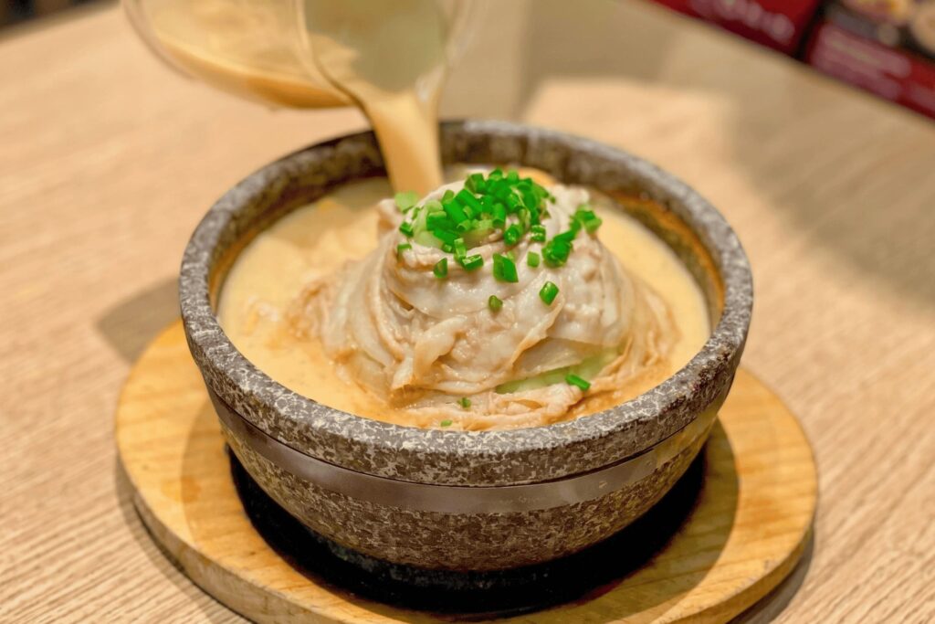 10. Tonkotsu Kazan Ramen - 15 ร้านราเมง (Ramen) ต้นตำรับญี่ปุ่น ที่มาเปิดสาขาในไทย