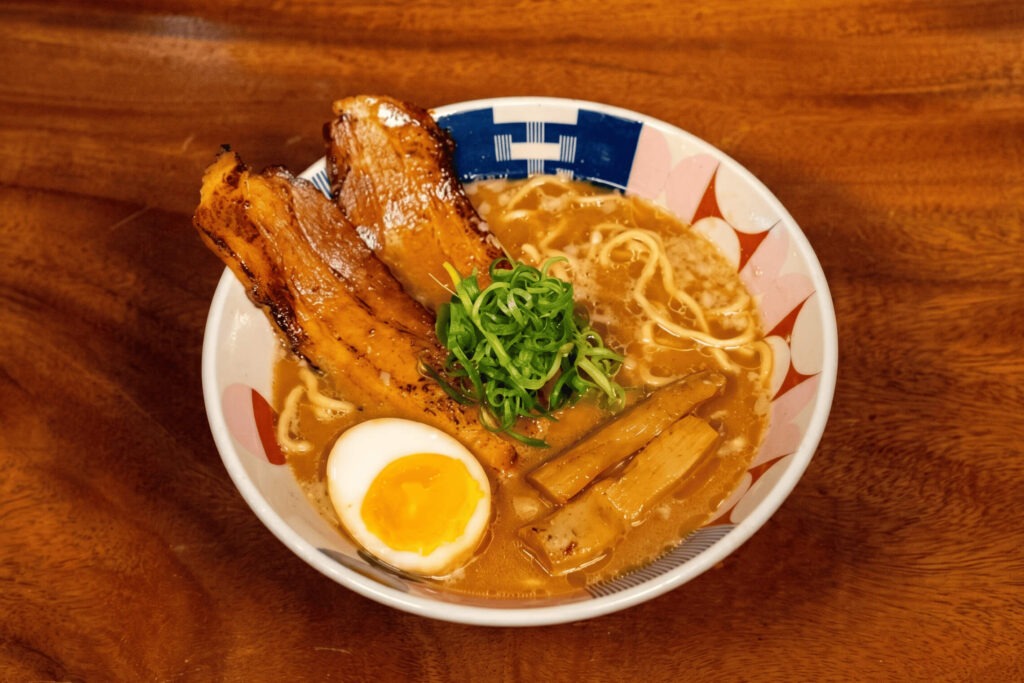 4. Tonchin Ramen - 10 ร้านทงคตสึราเมง (Tonkotsu Ramen) ซุปกระดูกหมูเข้มข้น อุดมคอลลาเจน