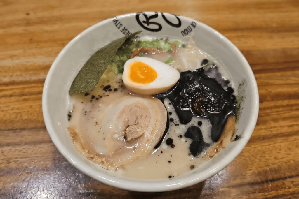 5. Ramen Ajisai - 10 ร้านทงคตสึราเมง (Tonkotsu Ramen) ซุปกระดูกหมูเข้มข้น อุดมคอลลาเจน