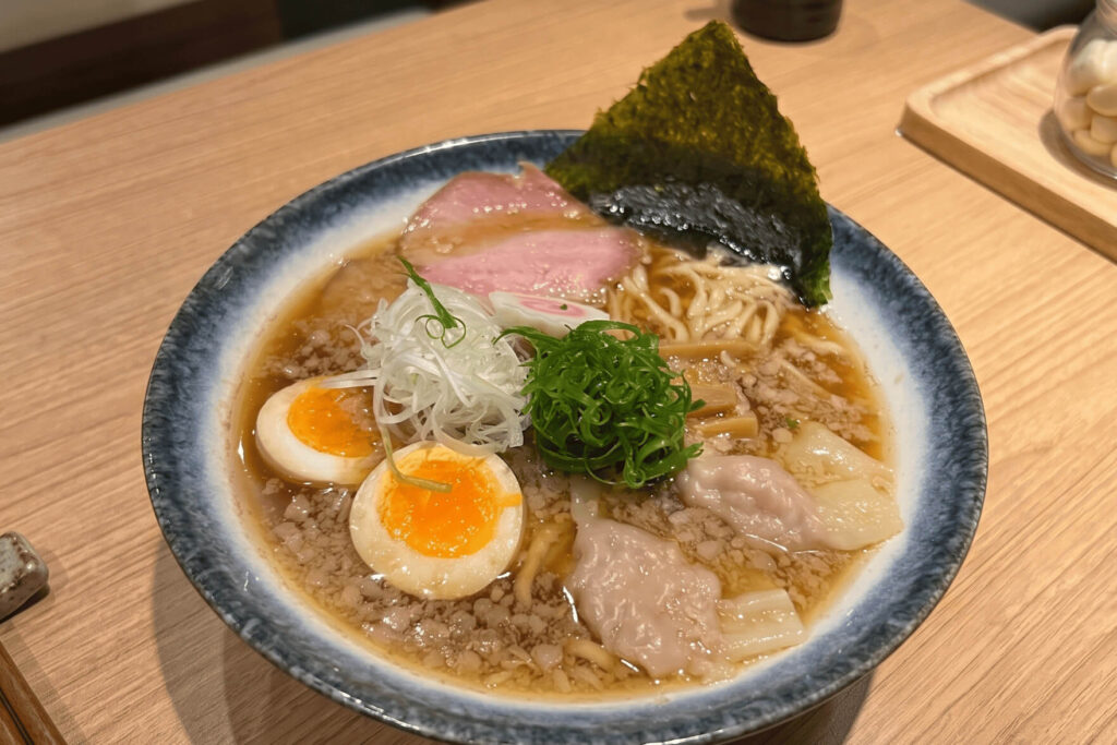 5. Ramen Ajisai - 10 ร้านทงคตสึราเมง (Tonkotsu Ramen) ซุปกระดูกหมูเข้มข้น อุดมคอลลาเจน
