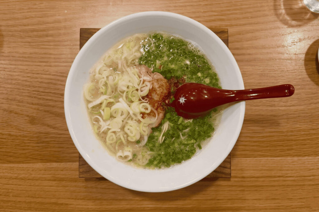 8. Menya Gaga - 10 ร้านทงคตสึราเมง (Tonkotsu Ramen) ซุปกระดูกหมูเข้มข้น อุดมคอลลาเจน