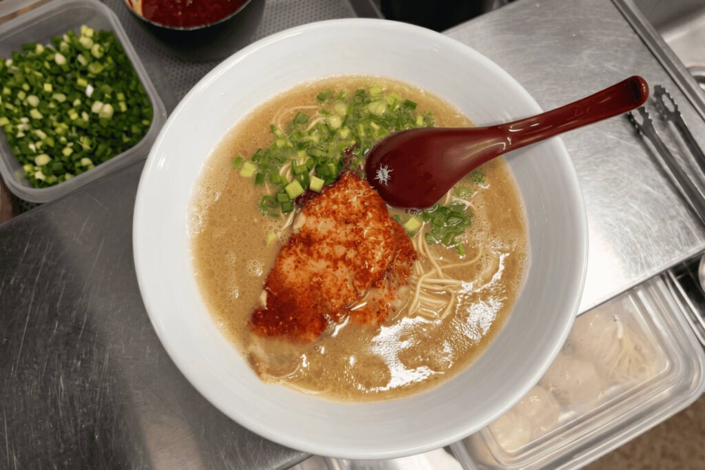 8. Menya Gaga - 10 ร้านทงคตสึราเมง (Tonkotsu Ramen) ซุปกระดูกหมูเข้มข้น อุดมคอลลาเจน