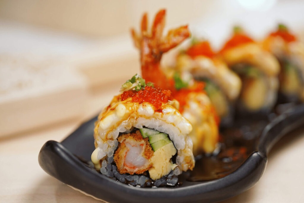 1. Tora Sushi Ratchapruek - 10 ร้านอาหารญี่ปุ่นแคลิฟอร์เนียโรล (California Roll) ซูชิฟิวชั่นแบบกลับด้าน อร่อยฟินเต็มคำ