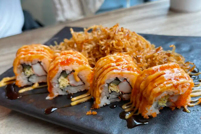5. KOFUKU - 10 ร้านอาหารญี่ปุ่นแคลิฟอร์เนียโรล (California Roll) ซูชิฟิวชั่นแบบกลับด้าน อร่อยฟินเต็มคำ