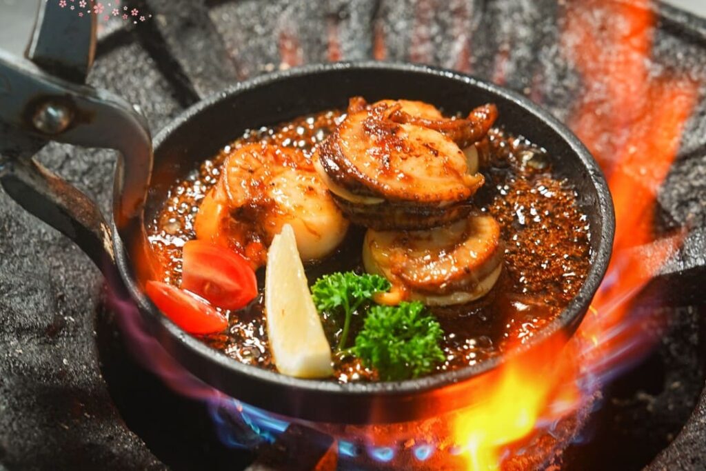 1. Yuna Japanese Restaurant - 8 ร้านซูชิ (Sushi) แถวนานา อร่อยสดใหม่ วัตถุดิบส่งตรงจากญี่ปุ่น