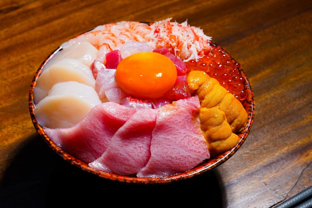 1. Yuna Japanese Restaurant - 8 ร้านซูชิ (Sushi) แถวนานา อร่อยสดใหม่ วัตถุดิบส่งตรงจากญี่ปุ่น