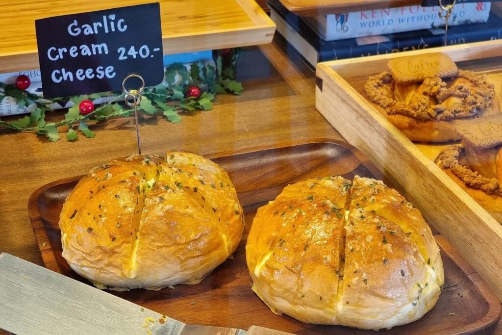 10. LoafyCo Bakery House - 15 ร้านขนมปัง แป้งนุ่ม กลิ่นหอมกรุ่น อบสดใหม่ทุกวัน