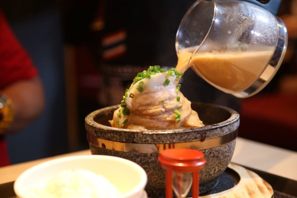 3. Tonkotsu Kazan Ramen - 9 ร้านอาหารญี่ปุ่นในสยามเซ็นเตอร์ (Siam Center) พิกัดเด็ดสายกินต้องแวะเช็กอิน