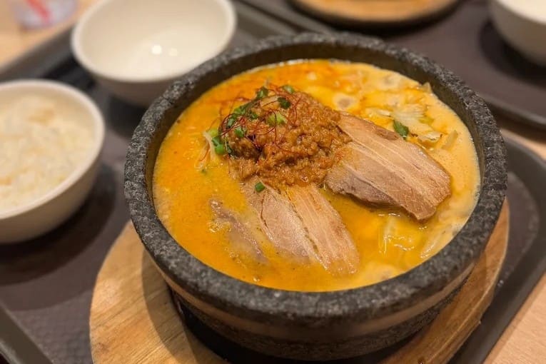3. Tonkotsu Kazan Ramen - 9 ร้านอาหารญี่ปุ่นในสยามเซ็นเตอร์ (Siam Center) พิกัดเด็ดสายกินต้องแวะเช็กอิน