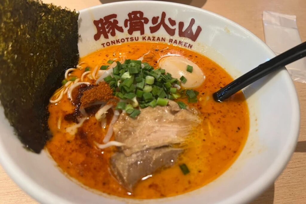 3. Tonkotsu Kazan Ramen - 9 ร้านอาหารญี่ปุ่นในสยามเซ็นเตอร์ (Siam Center) พิกัดเด็ดสายกินต้องแวะเช็กอิน