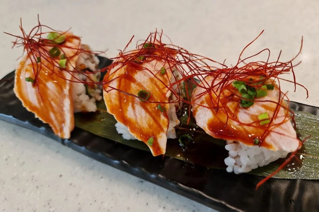 5. SUSHi Plus - 8 ร้านซูชิ (Sushi) แถวนานา อร่อยสดใหม่ วัตถุดิบส่งตรงจากญี่ปุ่น