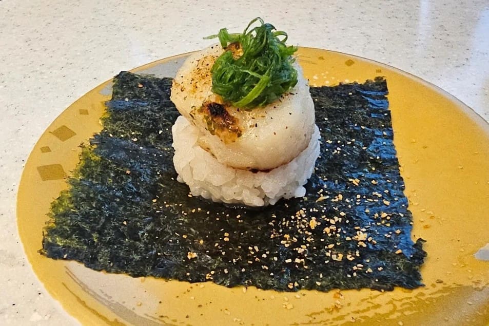 5. SUSHi Plus - 8 ร้านซูชิ (Sushi) แถวนานา อร่อยสดใหม่ วัตถุดิบส่งตรงจากญี่ปุ่น