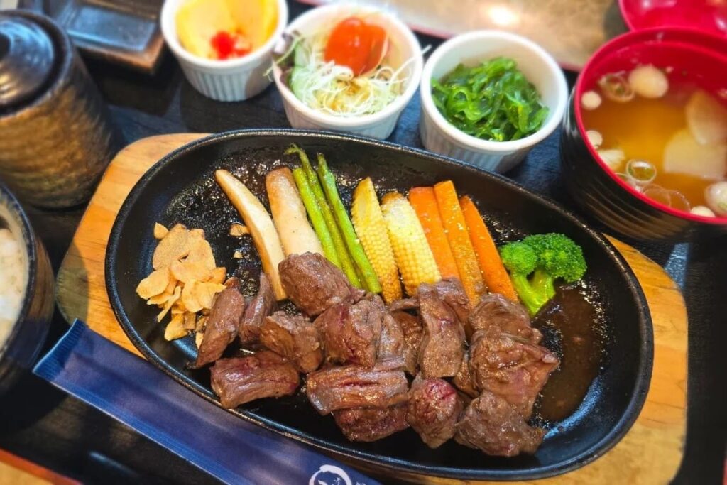 6. Sushi Den - 8 ร้านซูชิ (Sushi) แถวนานา อร่อยสดใหม่ วัตถุดิบส่งตรงจากญี่ปุ่น