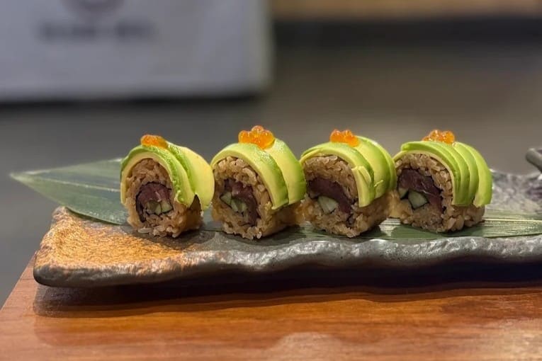 6. Sushi Den - 8 ร้านซูชิ (Sushi) แถวนานา อร่อยสดใหม่ วัตถุดิบส่งตรงจากญี่ปุ่น