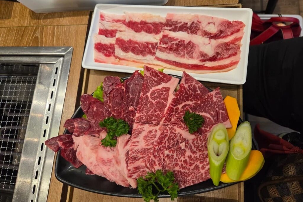1. Yakiniku Like - 10 ร้านยากินิกุ (Yakiniku) แถวพระราม 9 เนื้อพรีเมียม บุฟเฟต์จัดเต็ม