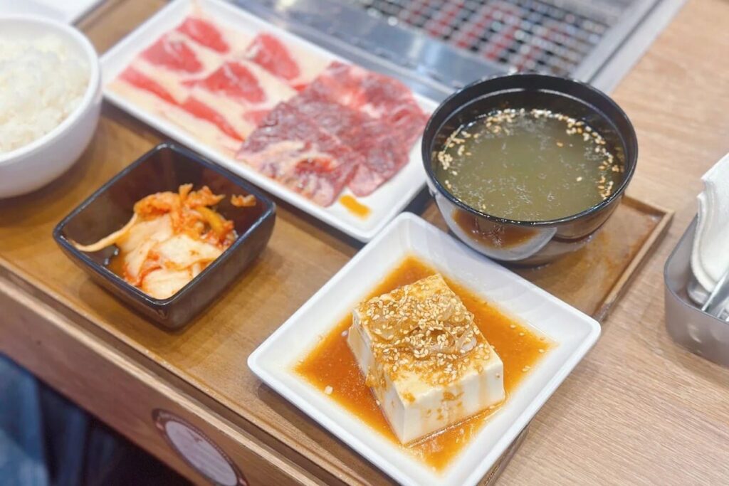 1. Yakiniku Like - 10 ร้านยากินิกุ (Yakiniku) แถวพระราม 9 เนื้อพรีเมียม บุฟเฟต์จัดเต็ม