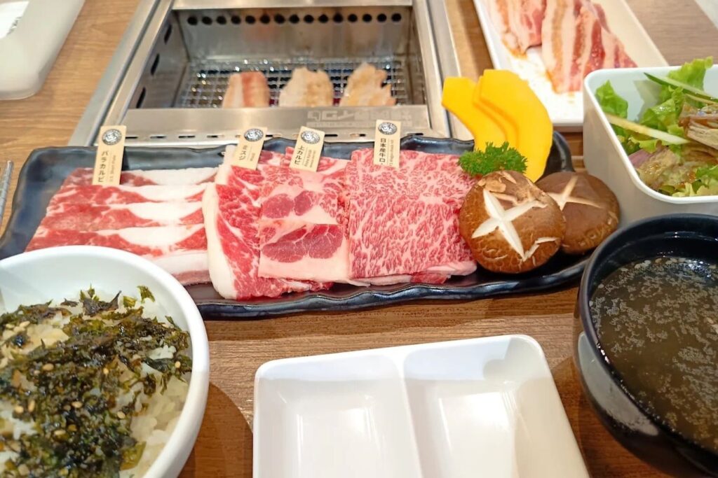 1. Yakiniku Like - 10 ร้านยากินิกุ (Yakiniku) แถวพระราม 9 เนื้อพรีเมียม บุฟเฟต์จัดเต็ม