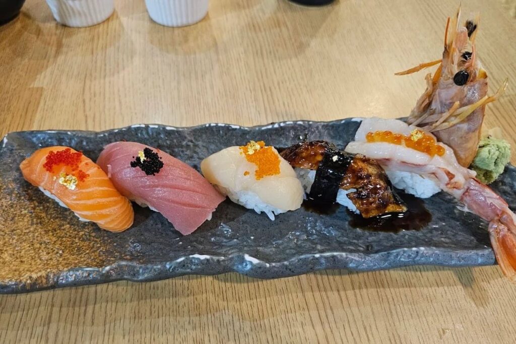 10. Sushi Den - 10 ร้านซูชิ (Sushi) ย่านอโศก สดฟินเหมือนบินไปกินที่เจแปน