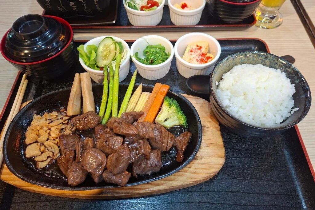 10. Sushi Den - 10 ร้านซูชิ (Sushi) ย่านอโศก สดฟินเหมือนบินไปกินที่เจแปน