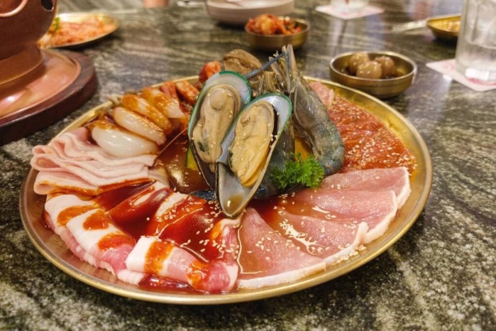 2. Sukishi - 10 ร้านยากินิกุ (Yakiniku) แถวพระราม 9 เนื้อพรีเมียม บุฟเฟต์จัดเต็ม
