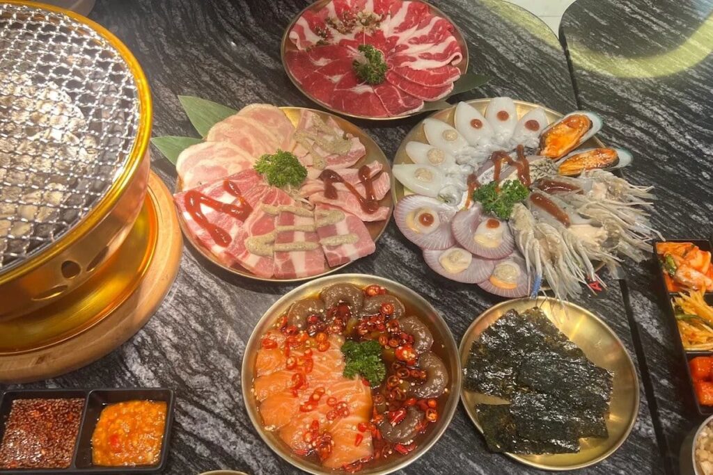 2. Sukishi - 10 ร้านยากินิกุ (Yakiniku) แถวพระราม 9 เนื้อพรีเมียม บุฟเฟต์จัดเต็ม