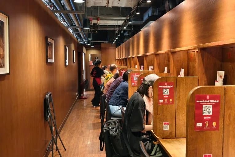 3. A Ramen - 10 ราเมง (Ramen) รัชดา ตามพิกัดร้านอร่อยได้ตั้งแต่มื้อเที่ยงยันดึก