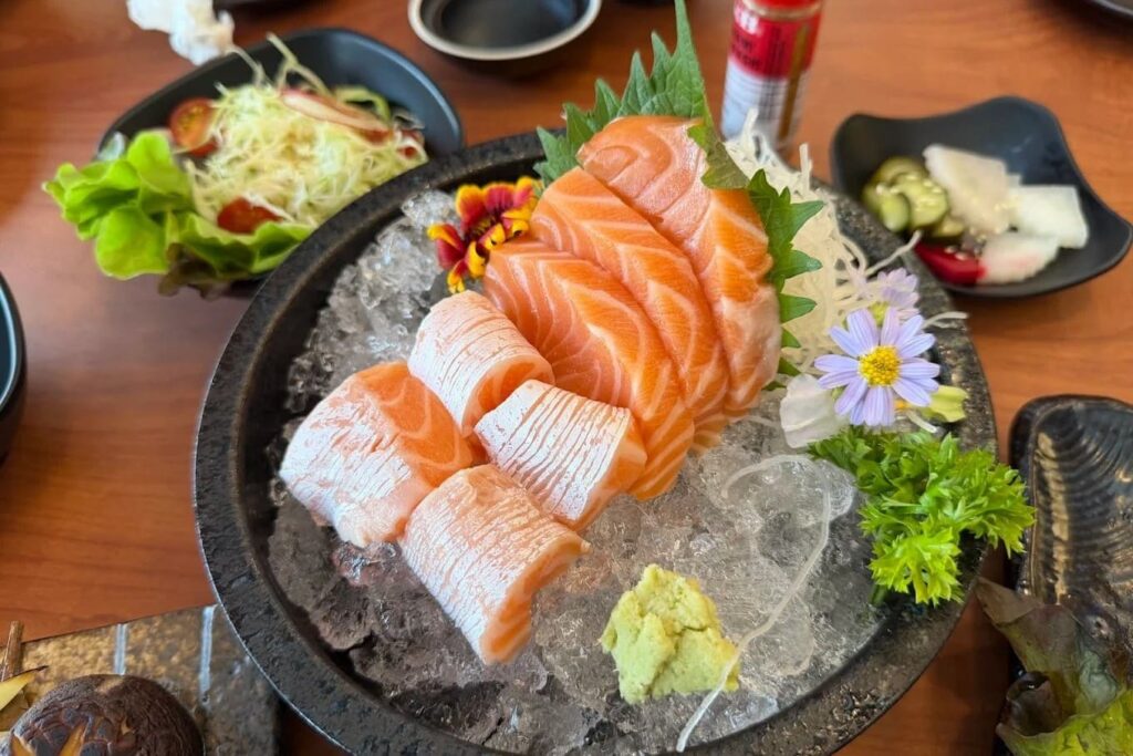 3. Yurijin Izakaya & Japanese Dining Ekkamai - 10 ร้านอิซากายะ (Izakaya) เอกมัย บรรยากาศสุดชิล นั่งดื่มฟิน กินเพลินหลังเ