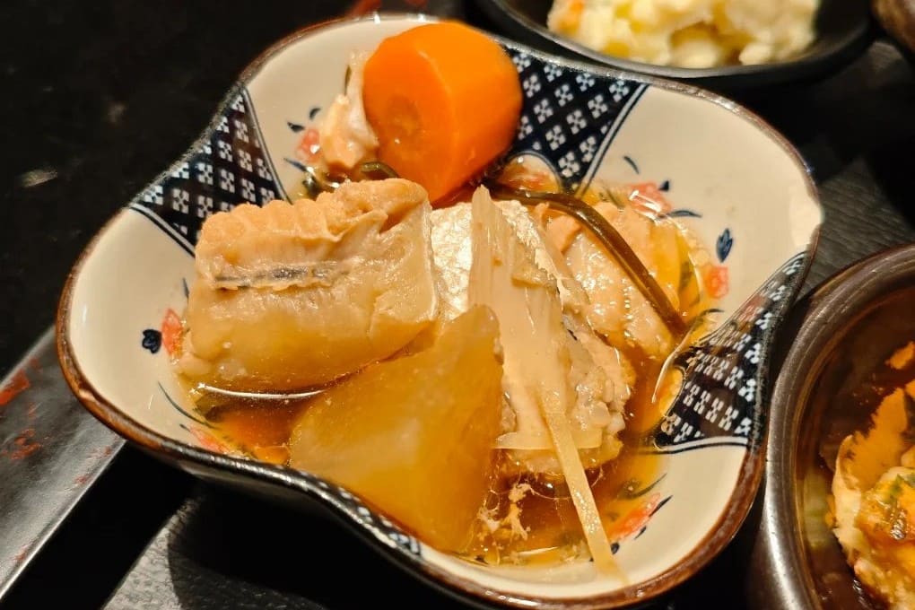 3. Yurijin Izakaya & Japanese Dining Ekkamai - 10 ร้านอิซากายะ (Izakaya) เอกมัย บรรยากาศสุดชิล นั่งดื่มฟิน กินเพลินหลังเ