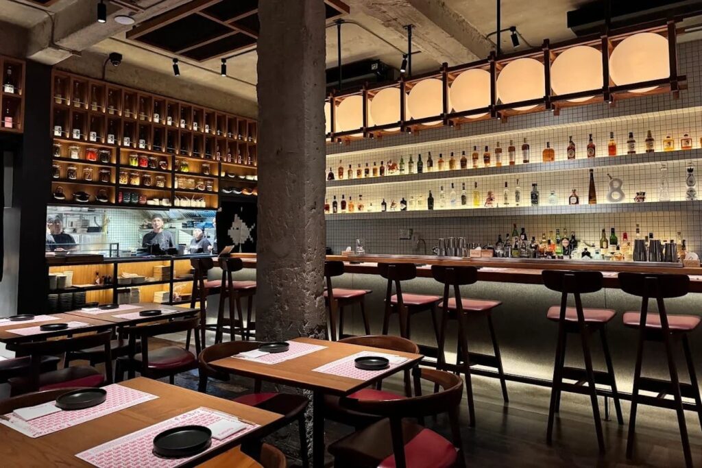 4. Fatboy Izakaya - 10 ร้านอิซากายะ (Izakaya) เอกมัย บรรยากาศสุดชิล นั่งดื่มฟิน กินเพลินหลังเลิกงาน