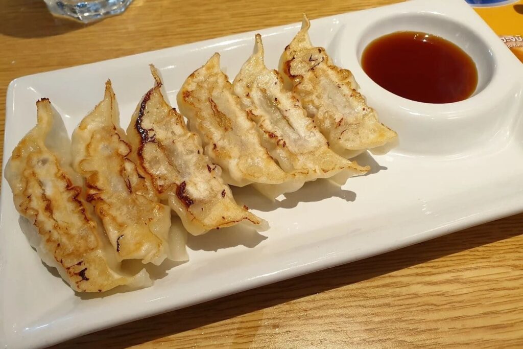 4. Hachiban - 10 ราเมง (Ramen) รัชดา ตามพิกัดร้านอร่อยได้ตั้งแต่มื้อเที่ยงยันดึก