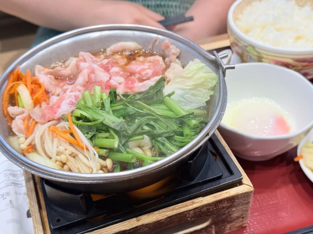 4. Sukiya - 9 ร้านอาหารญี่ปุ่นในยูเนี่ยน มอลล์ (Union Mall) อัปเดตล่าสุด อร่อยคุ้ม เดินห้างเสร็จแวะกินได้เลย