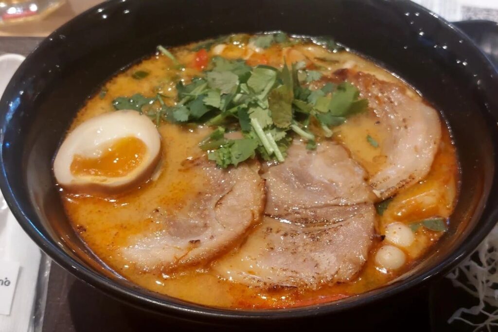 5. Oishi Ramen & Kakashi The Street Ratchada - 10 ราเมง (Ramen) รัชดา ตามพิกัดร้านอร่อยได้ตั้งแต่มื้อเที่ยงยันดึก