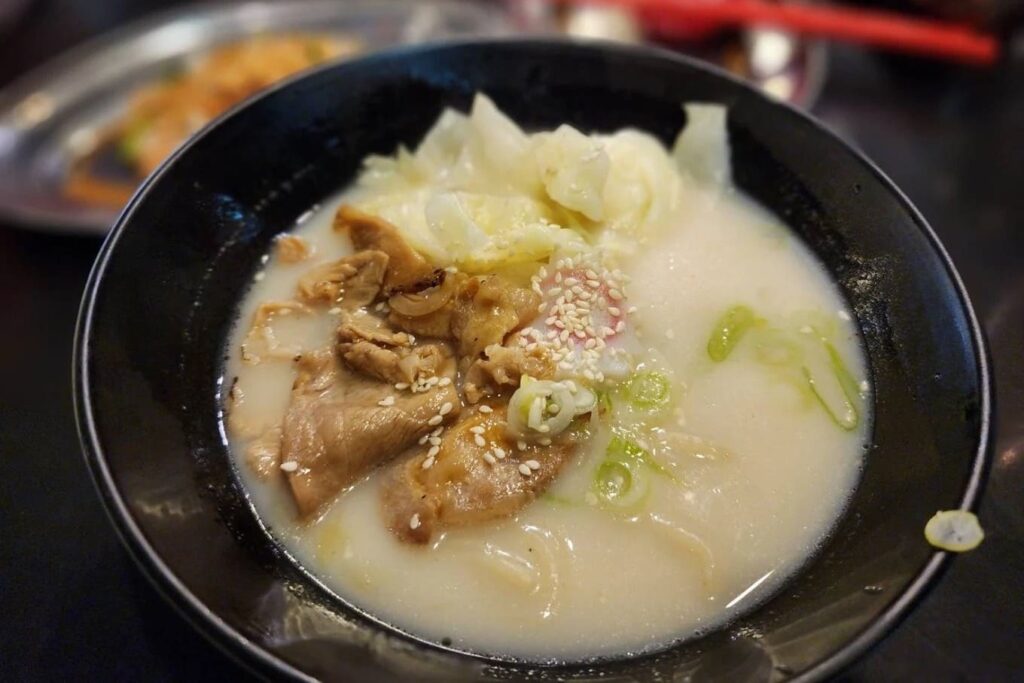6. Ginza Ramen - 9 ราเมง (Ramen) สาทร ซดซุปร้อนๆ เส้นสดนุ่มฟิน สายกินห้ามพลาด