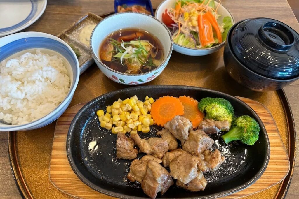 6. Kin Donburi Cafe - 15 ร้านอาหารญี่ปุ่น เดอะมอลล์ งามวงศ์วาน (The Mall Lifestore Ngamwongwan) มื้อด่วนหรือมื้อใหญ่กับค