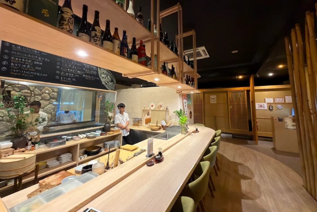 8. Sushi Yuji - 10 ร้านซูชิ (Sushi) ย่านอโศก สดฟินเหมือนบินไปกินที่เจแปน