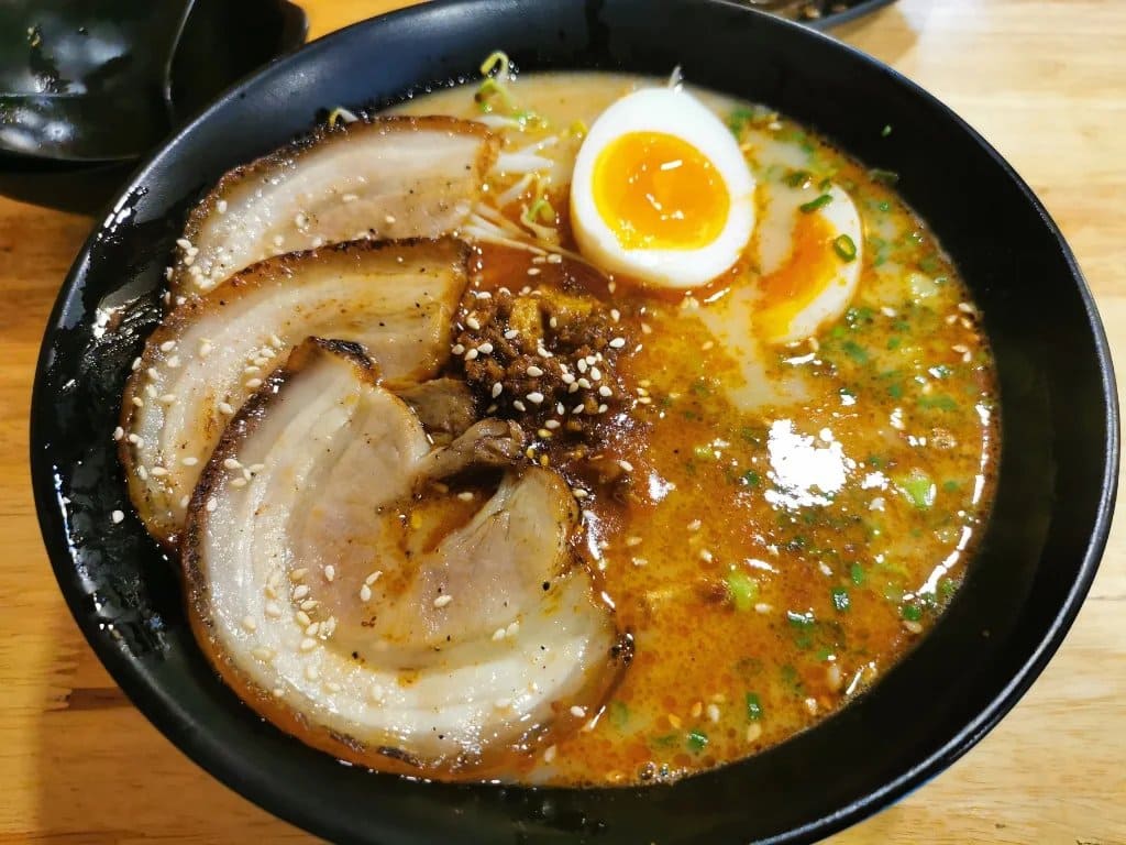 9. Ganbaru Ramen - 10 ราเมง (Ramen) รัชดา ตามพิกัดร้านอร่อยได้ตั้งแต่มื้อเที่ยงยันดึก