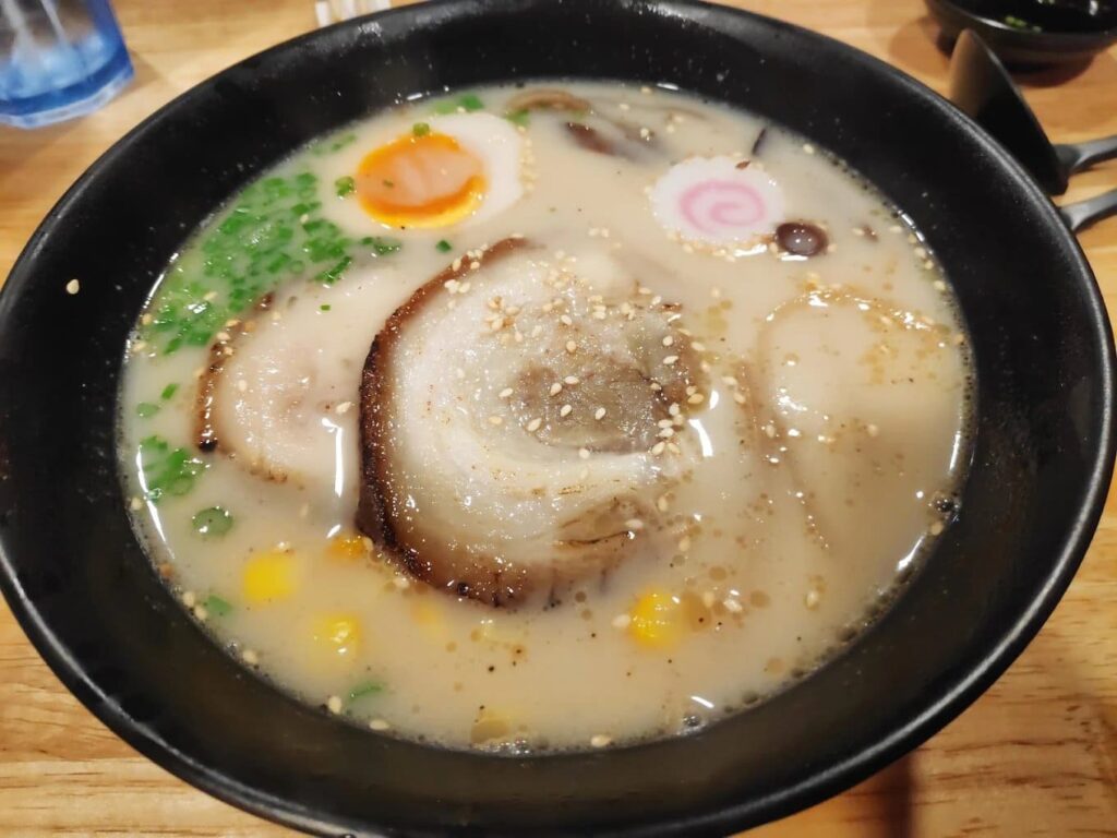 9. Ganbaru Ramen - 10 ราเมง (Ramen) รัชดา ตามพิกัดร้านอร่อยได้ตั้งแต่มื้อเที่ยงยันดึก