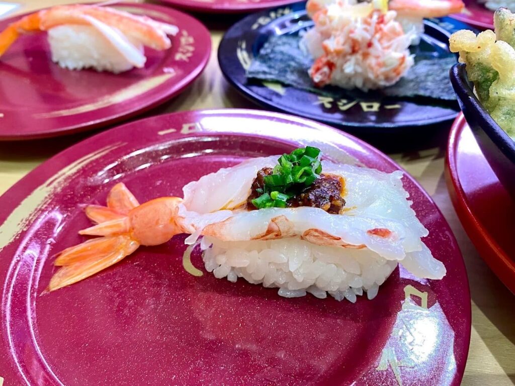 1. Sushiro - 10 ร้านอาหารญี่ปุ่นในเซ็นทรัล ชลบุรี (Central Chonburi) ปักหมุดพิกัดอร่อย จัดเต็มอาหารญี่ปุ่น