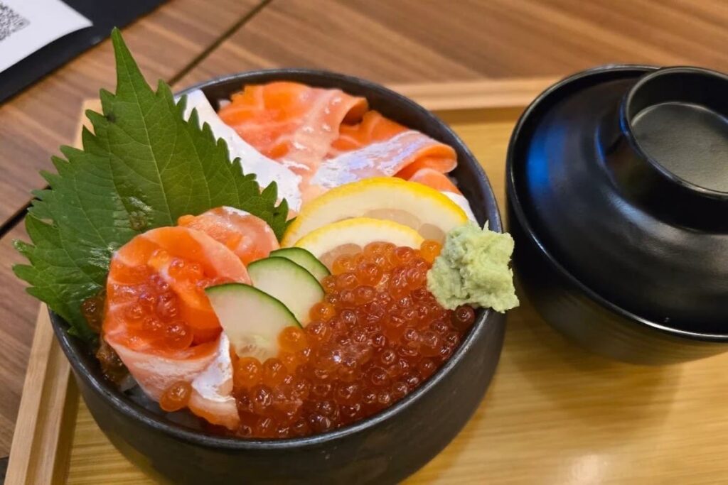 1. UORIKI Hokkaido Izakaya - 10 ร้านอาหารน่าลองในห้างแฮปปี้แทท บางนา (Happitat) อร่อยจัดเต็ม หลากสไตล์